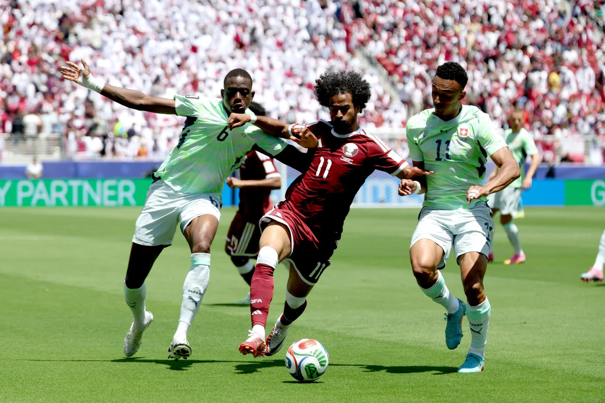 قطر تنتزع التعادل من سويسرا في الوقت القاتل بكأس العالم