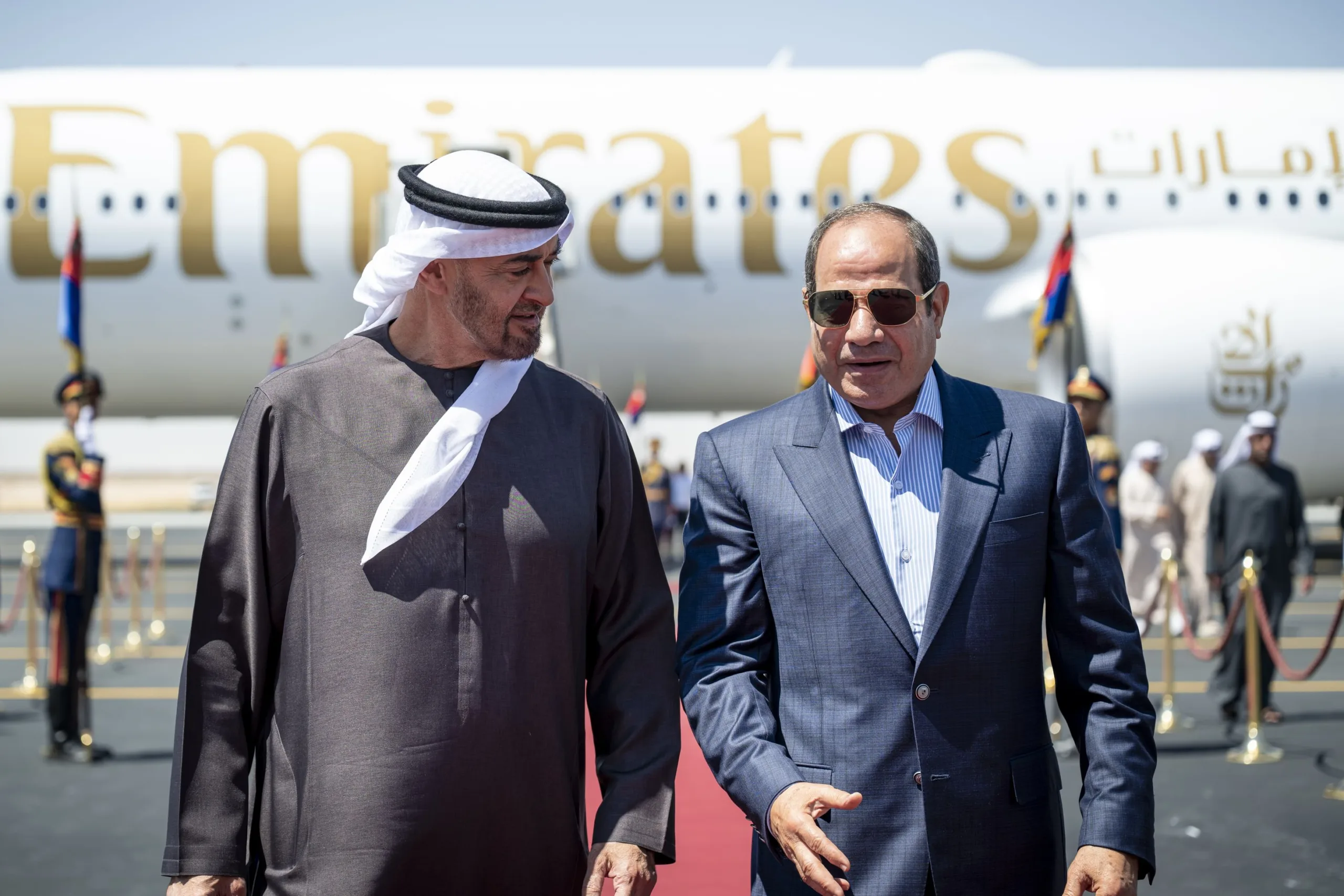 محمد بن زايد والسيسي يؤكدان أهمية تعزيز التنسيق لمواجهة تحديات المنطقة