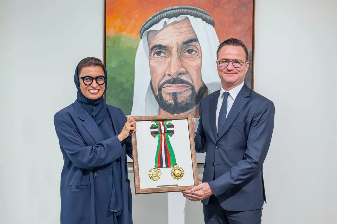رئيس الإمارات يمنح سفير بلجيكا وسام الاستقلال من الطبقة الأولى