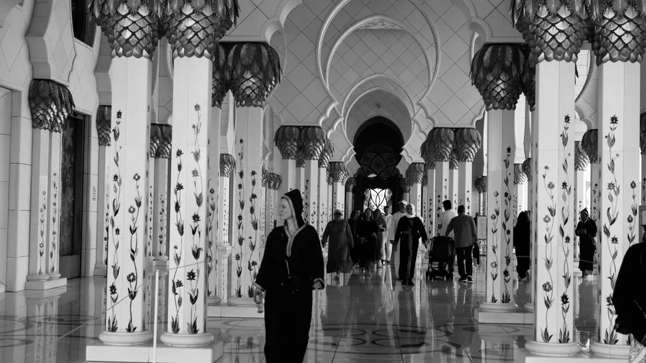 محمد بن زايد والسيسي يؤكدان أهمية تعزيز التنسيق لمواجهة تحديات المنطقة
