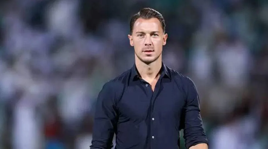 رسميًا.. يايسله يغادر الأهلي لتدريب نيوكاسل