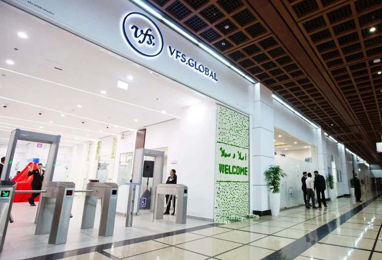 VFS Global تُخفّض انبعاثاتها 13% وتحصل على شهادة دبي للذكاء الاصطناعي