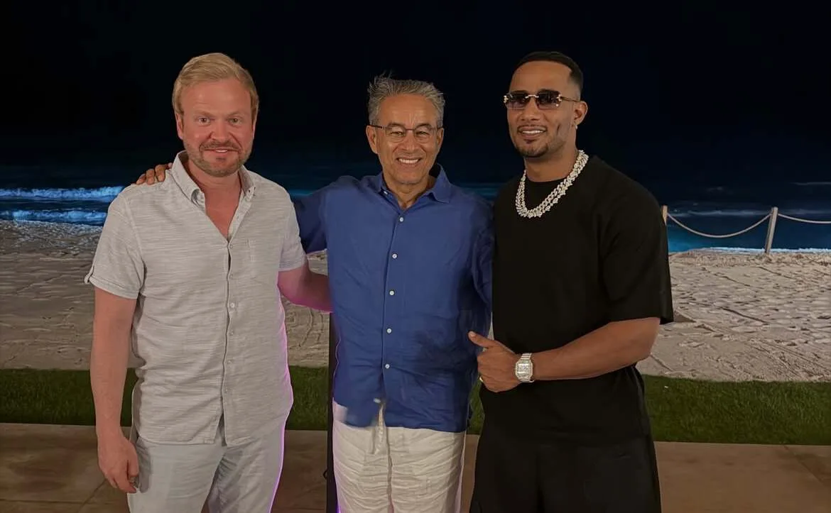 محمد رمضان برفقة رجل الأعمال محمد العبار في «مراسي»