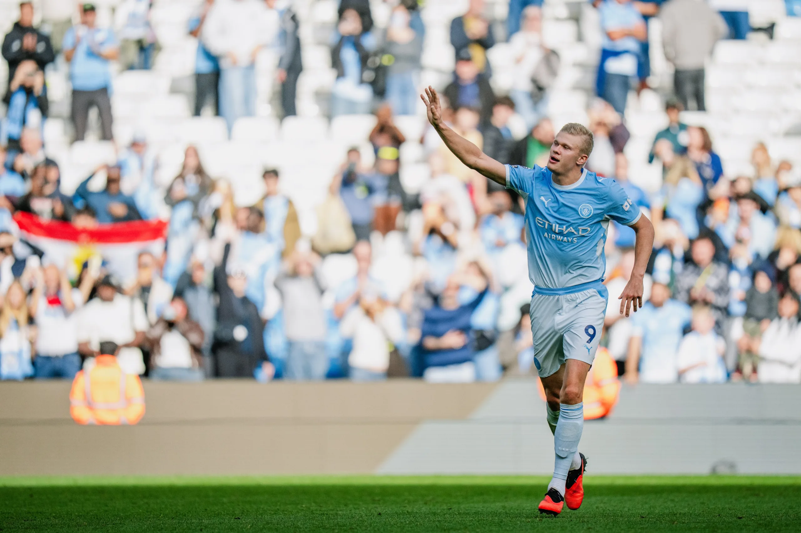 السيتي يتصدر الدوري الإنجليزي بفارق 3 نقاط بعد فوز مثير على سندرلاند