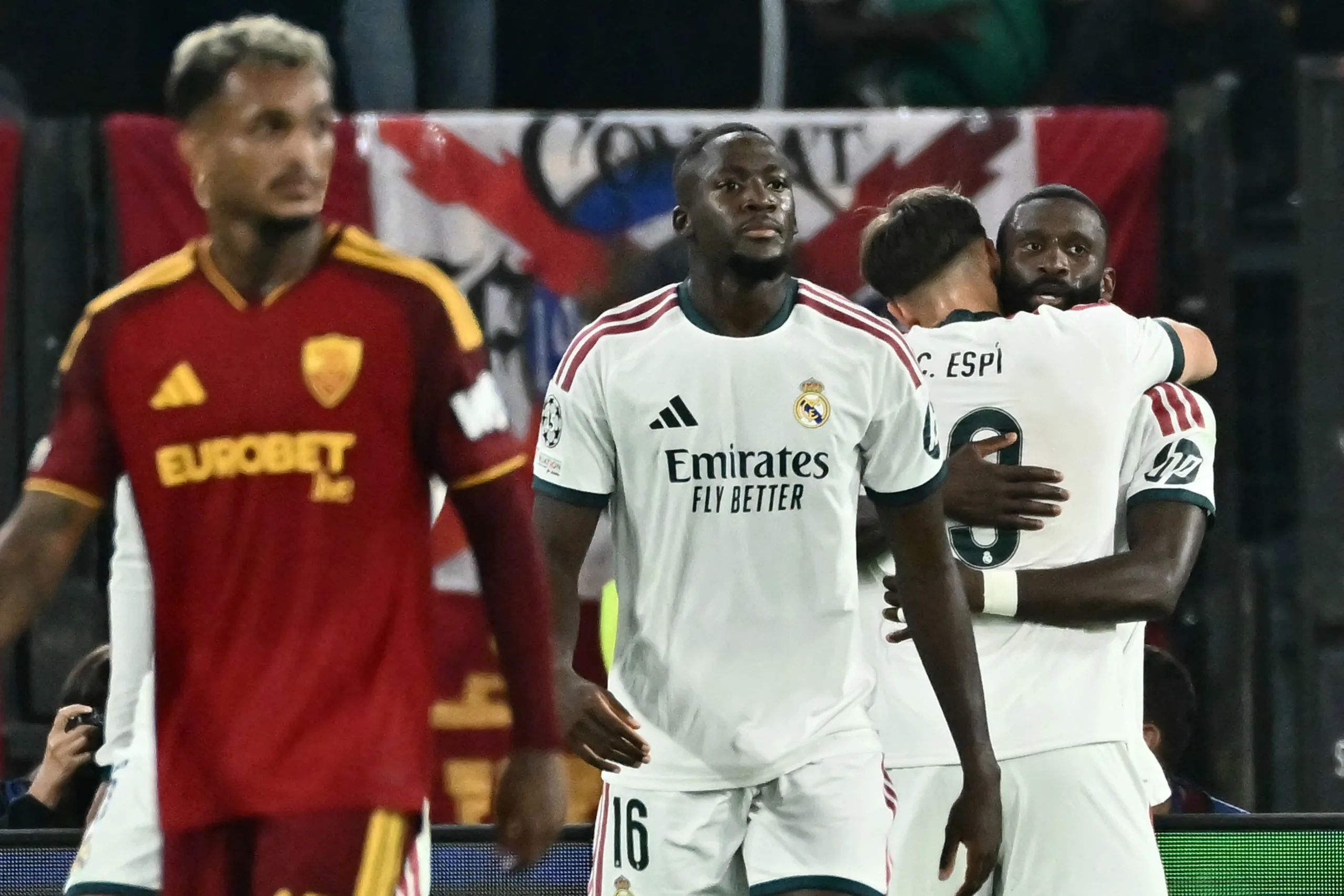 ريال مدريد يُسقط روما بـ”ريمونتادا” مثيرة في الأولمبيكو