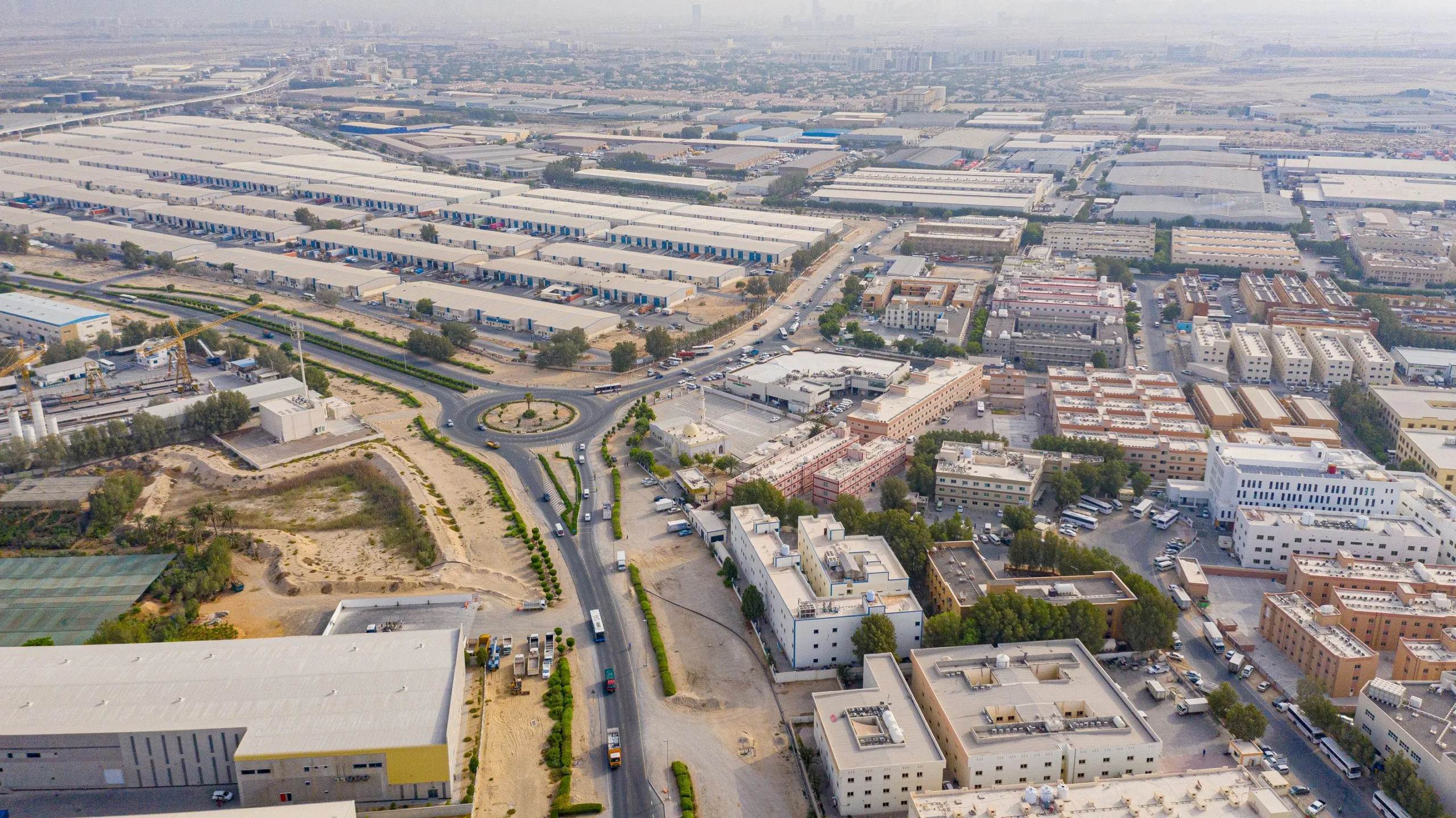 دي اي بي القابضة، المالكة لمجمع دبي للاستثمار، تعلن عن نيتها طرح أسهمها للاكتتاب العام في سوق دبي المالي