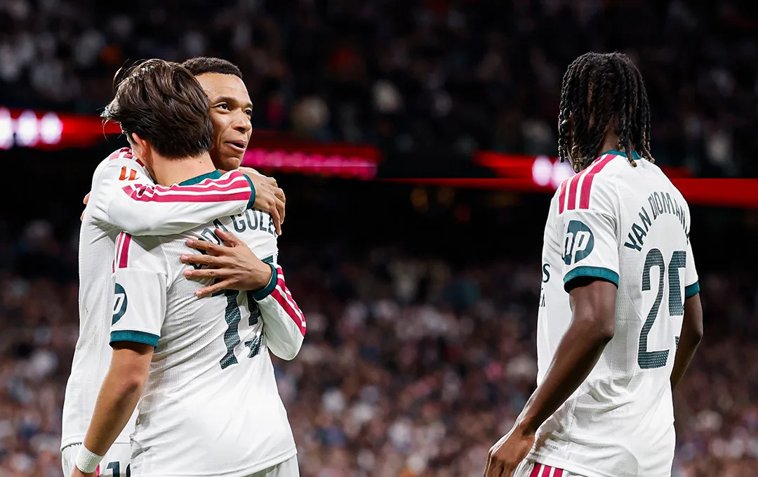 ريال مدريد يسحق إشبيلية برباعية قبل أسبوع من الكلاسيكو