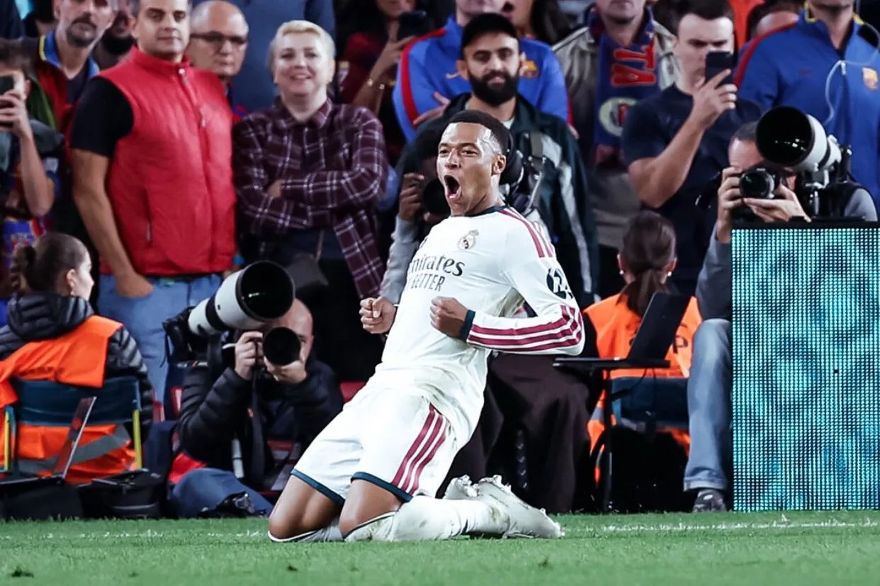 ريال مدريد يحسم الكلاسيكو أمام برشلونة بثنائية في كامب نو