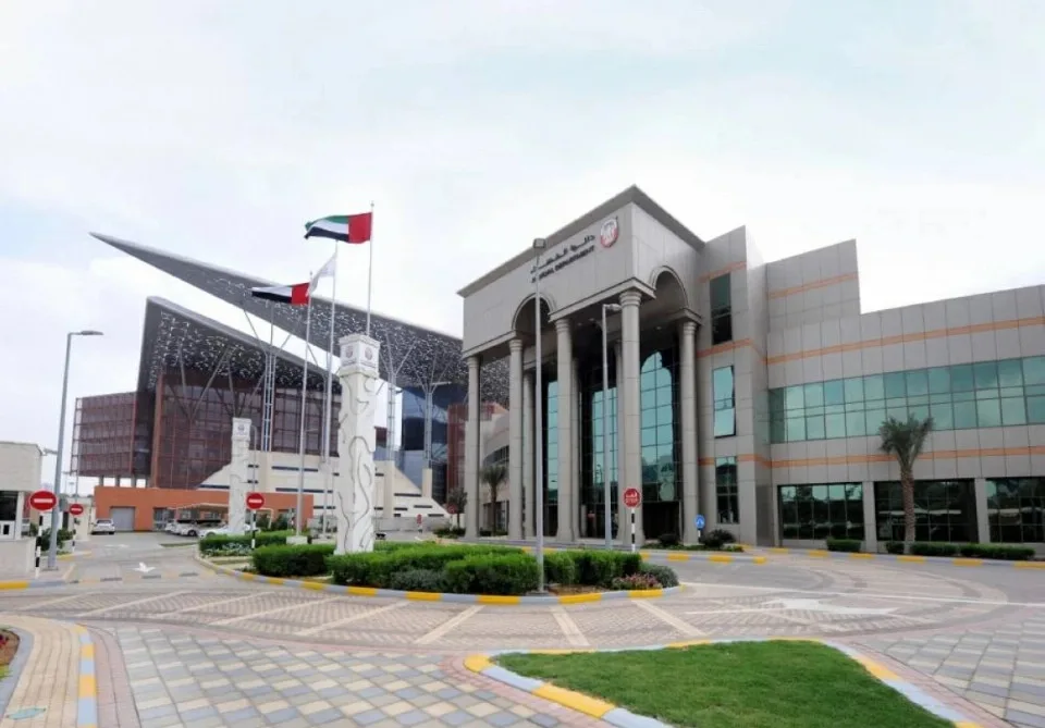 أبوظبي: سجن معلم سنتين وترحيله لاعتدائه على 4 طلاب