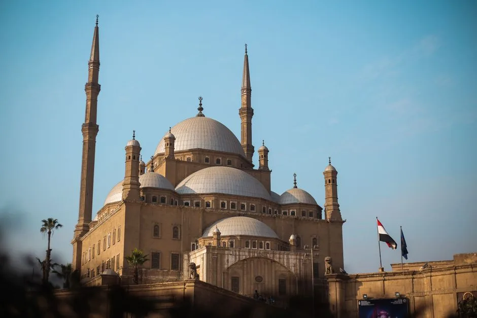 مصر تتعهد بدعم السعودية والحوثيون يحذّرون القاهرة