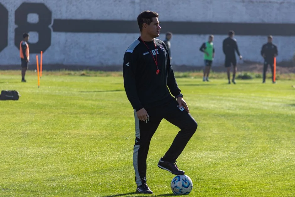 الإمارات تلاقي عُمان في نصف نهائي كأس الخليج بعد صدارة المجموعة