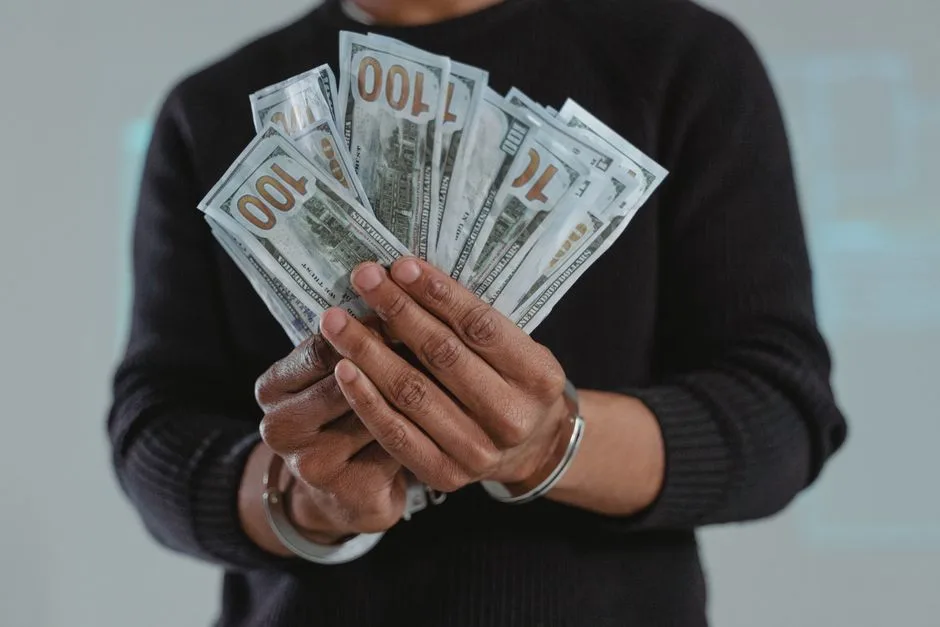 من أموال الأيتام إلى عقارات لندن.. تفاصيل قضية هزّت الكويت